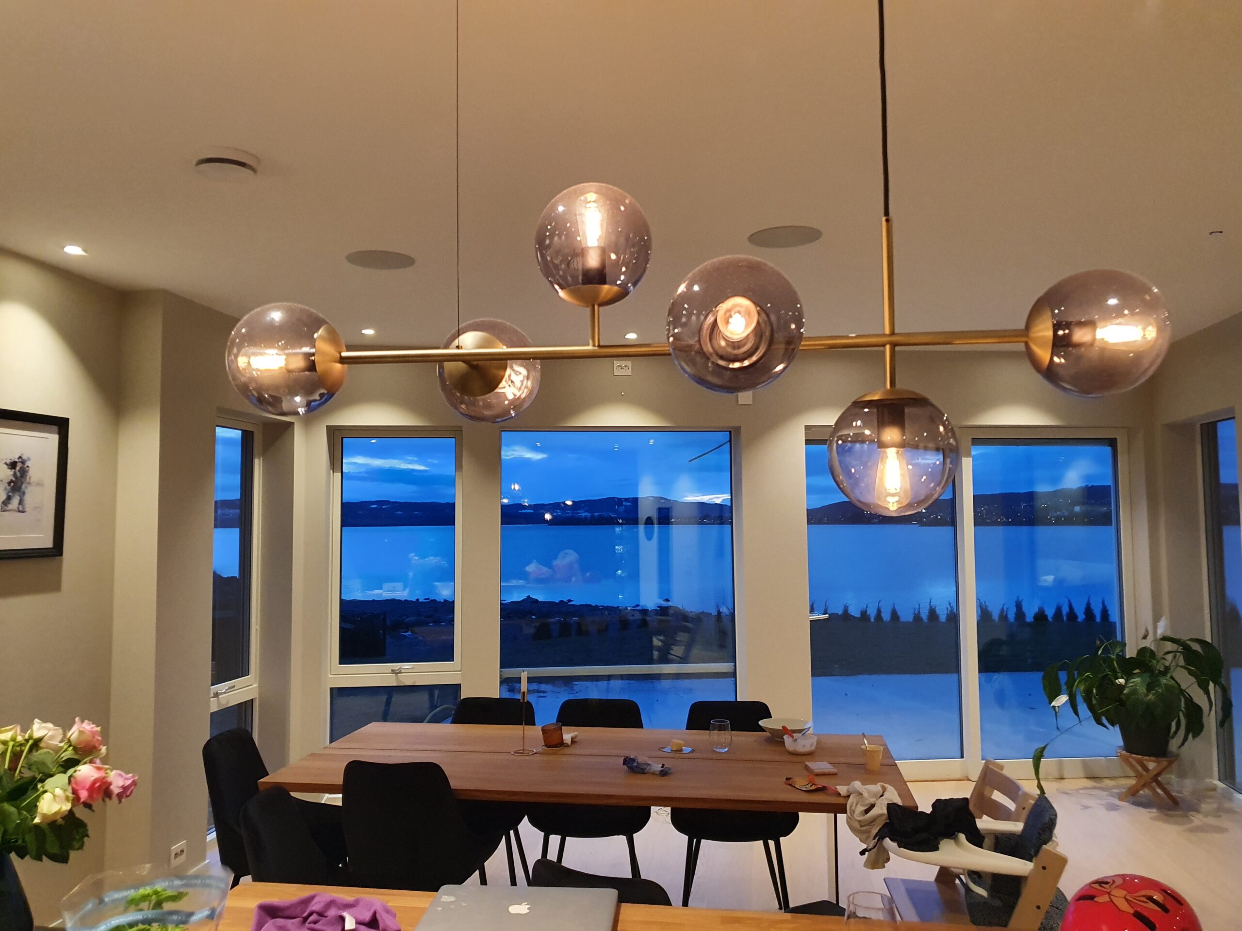 Kjøkken innredning (integrert lyd)_183654 Kjøkken innredning med integrert lydsystem og innbyggingshøyttalere